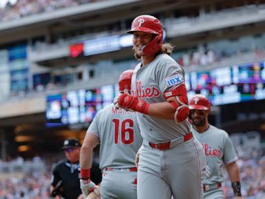 De La Cruz hits go-ahead single, Phillies overcome five-run deficit to beat Minnesota 7-5