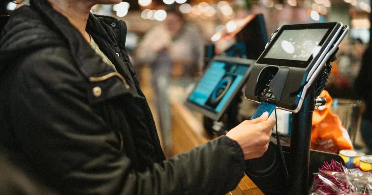 Senators Moreno and Lummis endorse Credit Card Competition Act, taking aim at Visa and Mastercard dominance