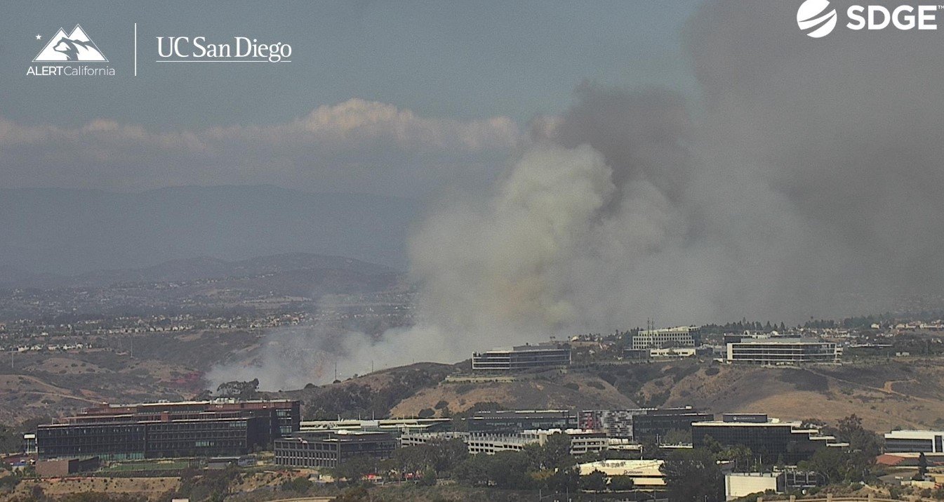 2-alarm vegetation fire burning in Sorrento Valley