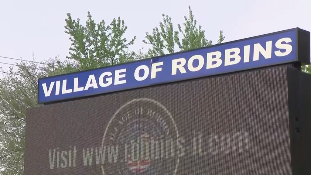 Security officer shoots, kills masked gunman inside Robbins, Illinois, restaurant, officials say