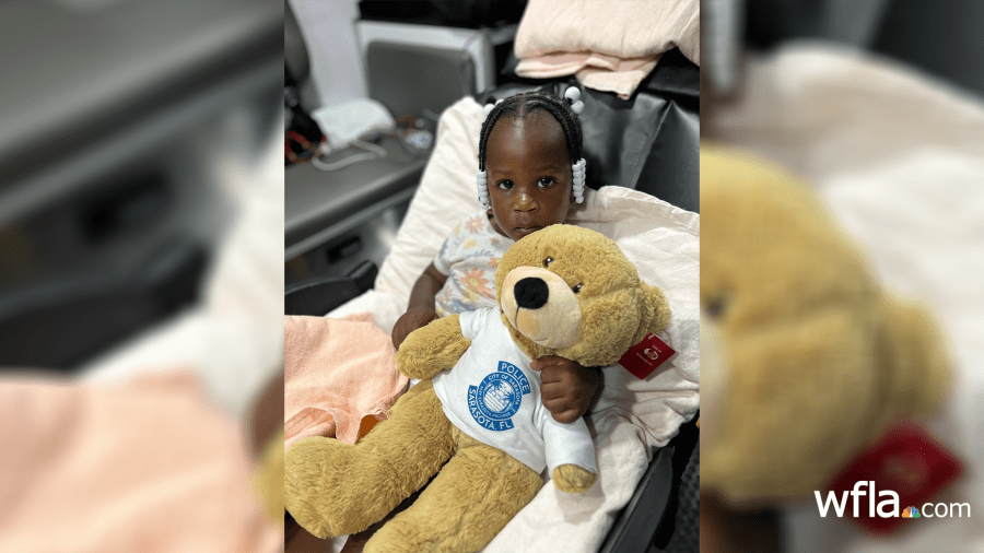 Child found wandering in Sarasota apartment complex