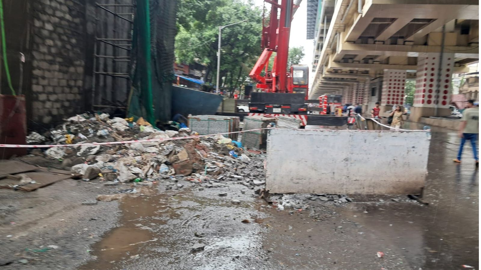 Mumbai metro slab collapses, school van narrowly escapes; contractor fined Rs 10 crore