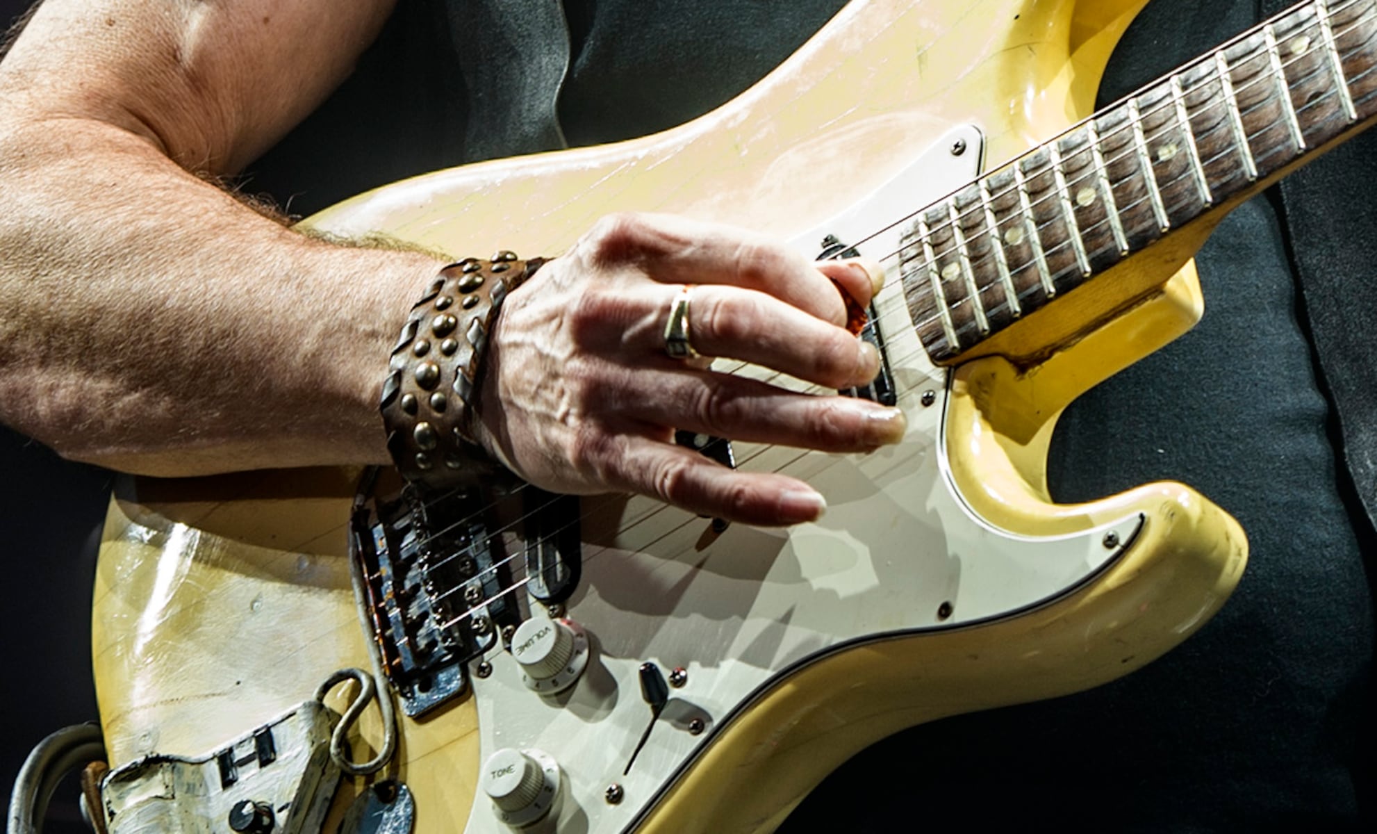 Legendary rock guitarist reunites with band for first time in 33 years