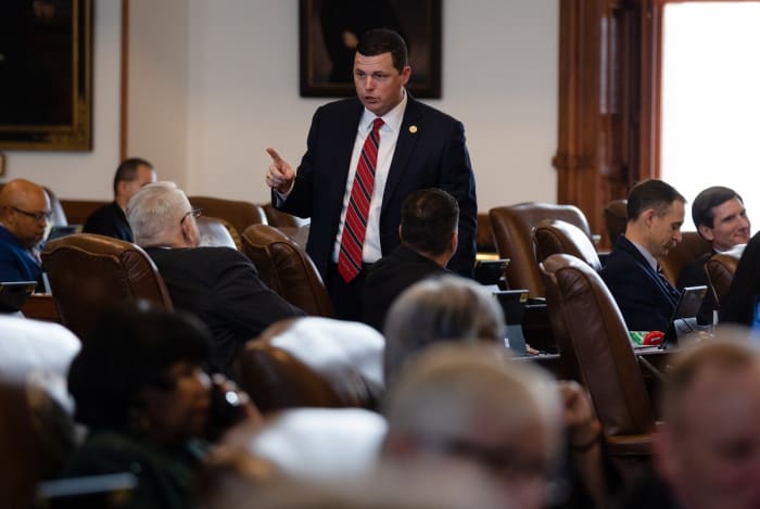 Texas lawmakers push for later school start dates amid summer heat