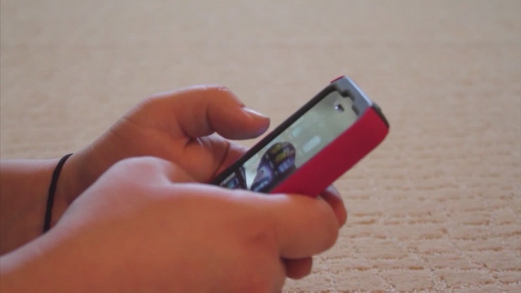 Experts warn against scammers targeting teens as kids head back to school