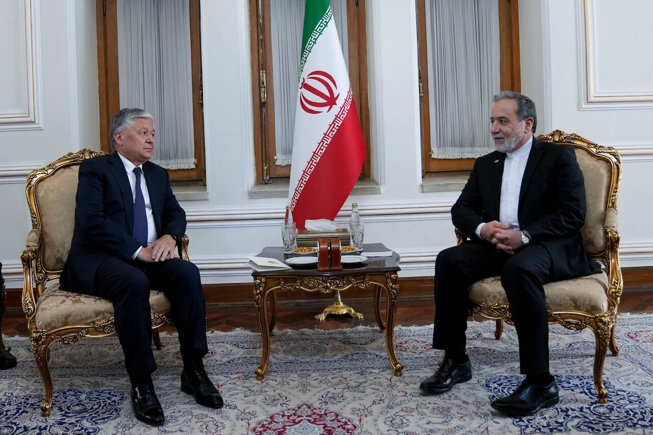 Araghchi receives Uzbekistan’s first deputy foreign minister in Tehran
