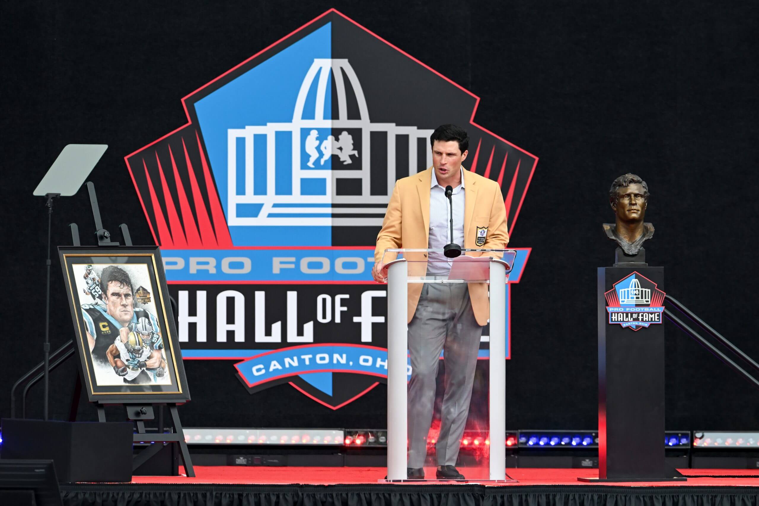 Luke Kuechly to replace Bill Belichick on Peyton Manning's NFL Xs and Os series