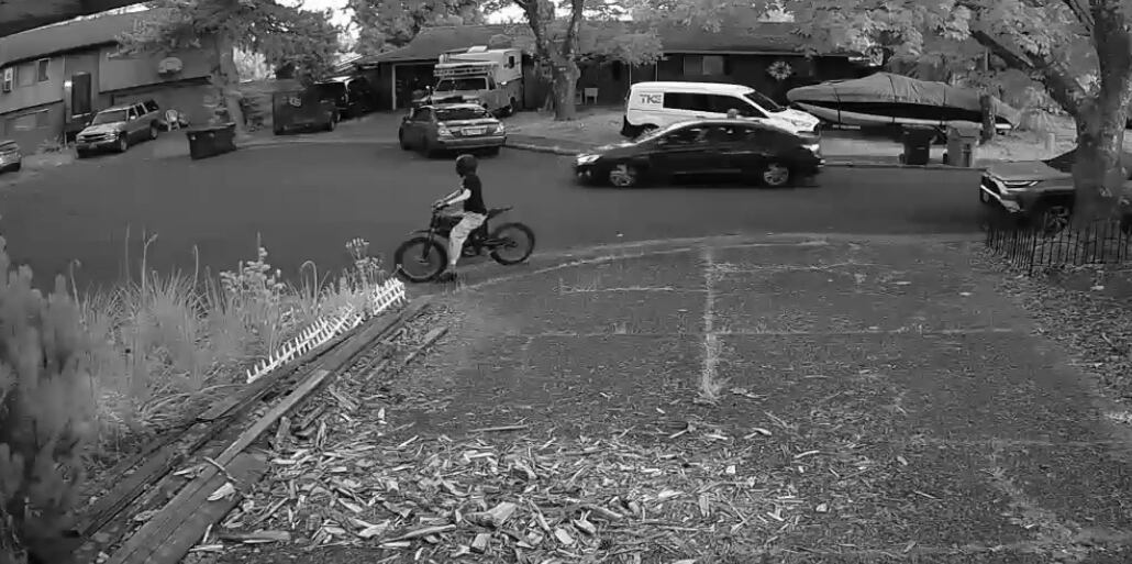 Clackamas Co. deputies searching for suspects accused threatening, stealing e-bike from teen victims