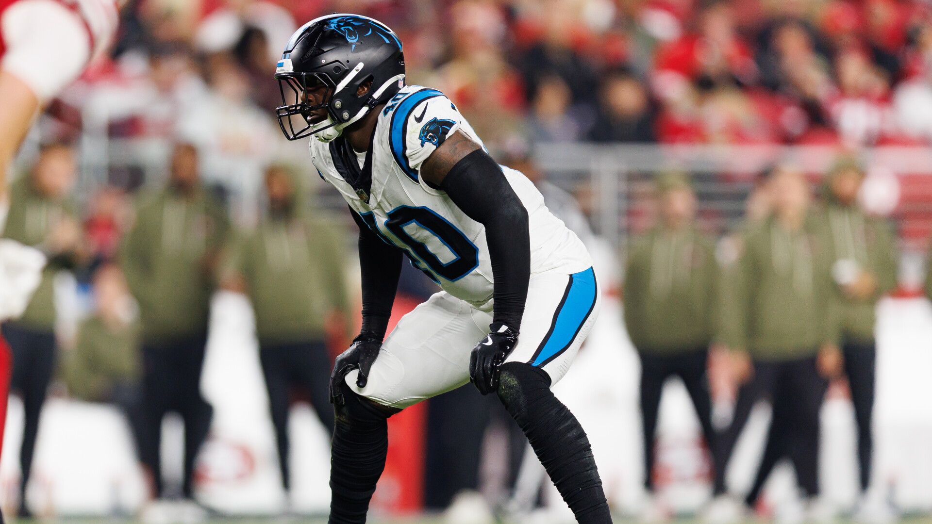 Commanders agree to terms with LB Krys Barnes