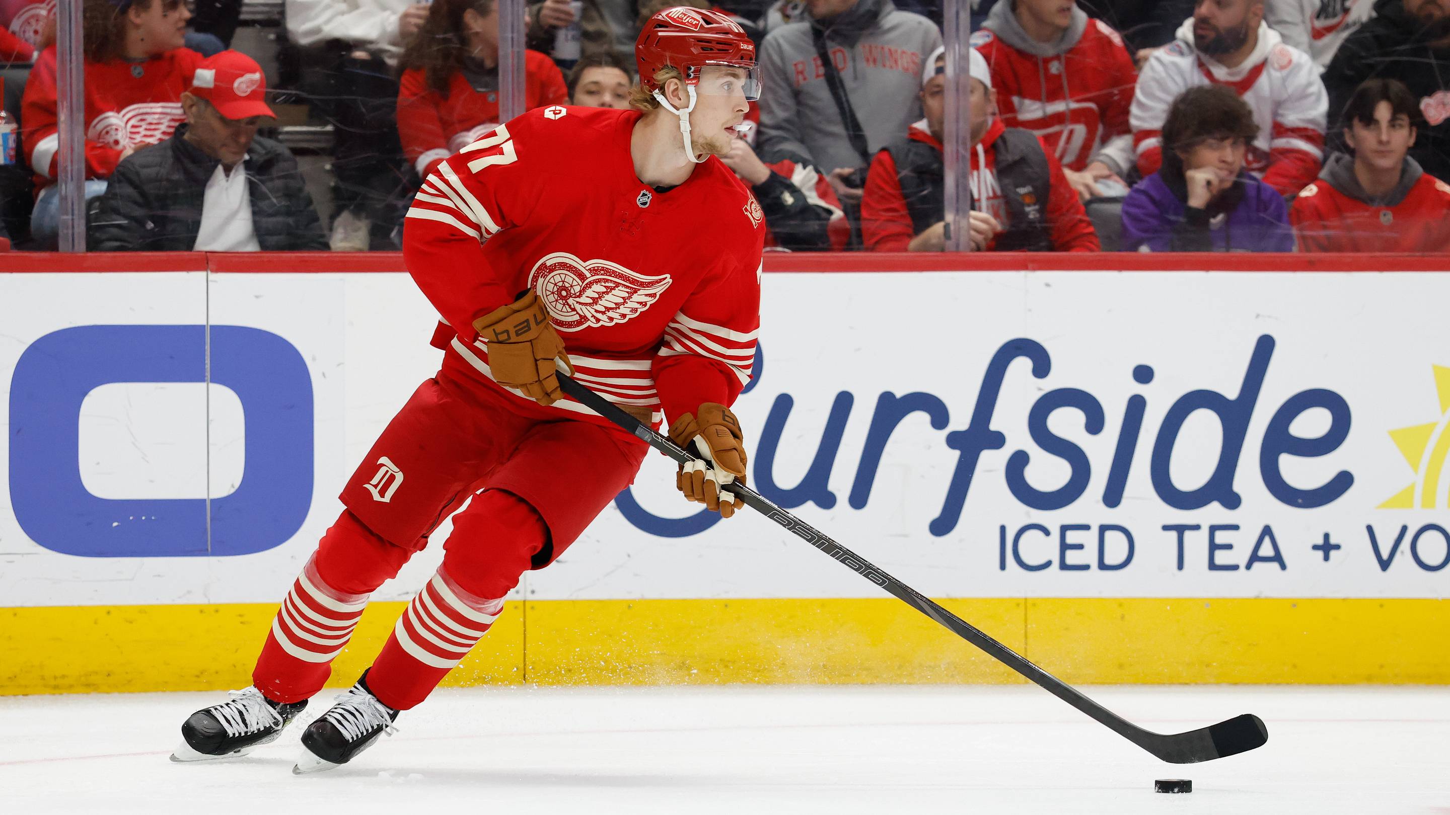 Red Wings' Simon Edvinsson Contract Situation Becoming a Concern