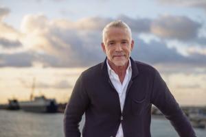 Go away with ... Dave Koz
