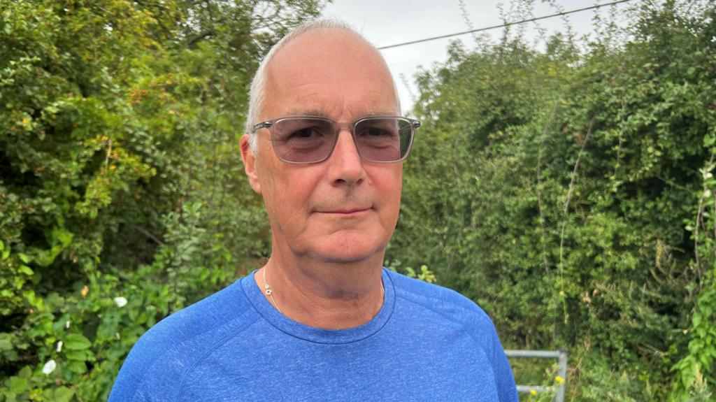 Residents 'gobsmacked' over four-month water leak