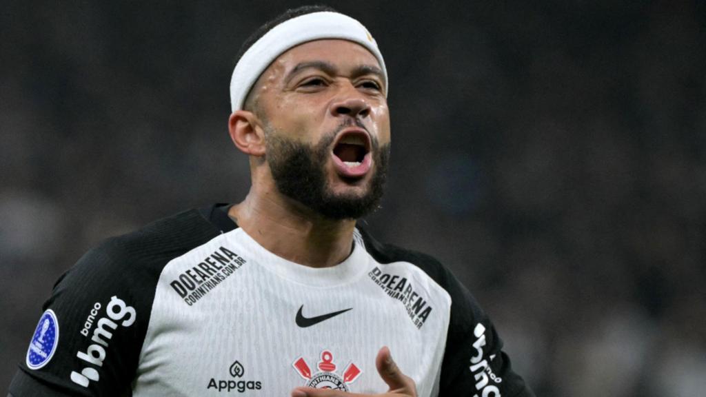 Ex-Man Utd forward Depay takes pay cut to stay at Corinthians