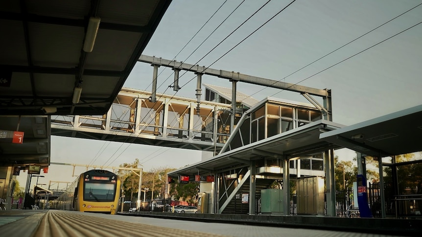Queensland Rail reaches deal with train controllers