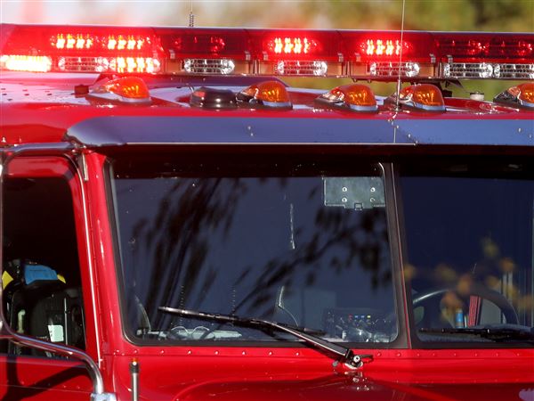 Crews battling South Toledo structure fire