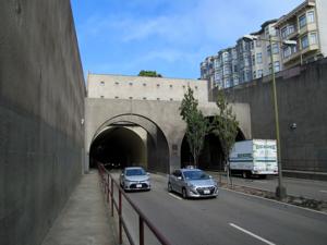 How long Broadway Tunnel traffic will be reduced due to partial closures