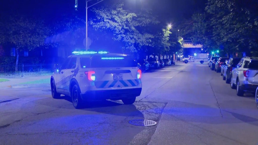 Man shot, critically wounded on street on Chicago's Near West Side