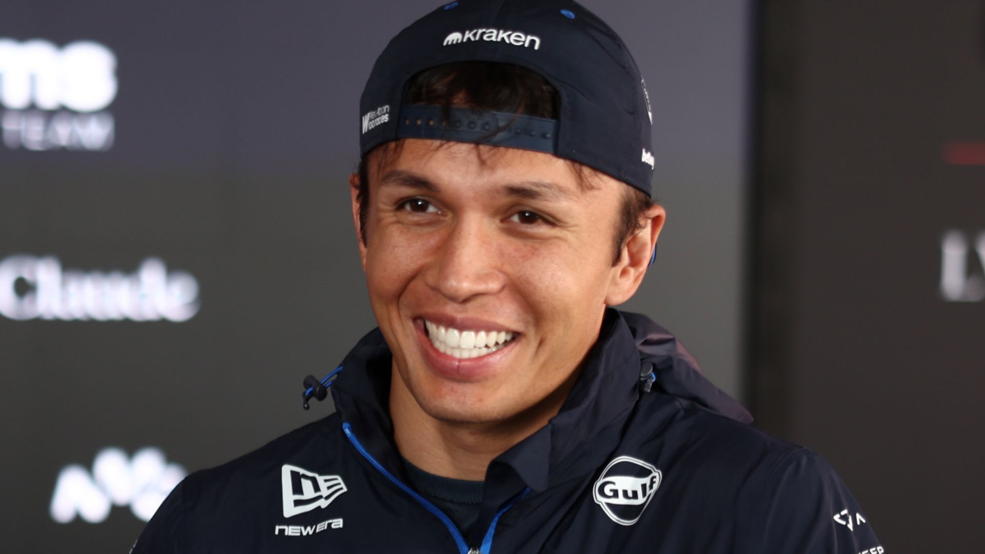 Albon signs Williams contract extension