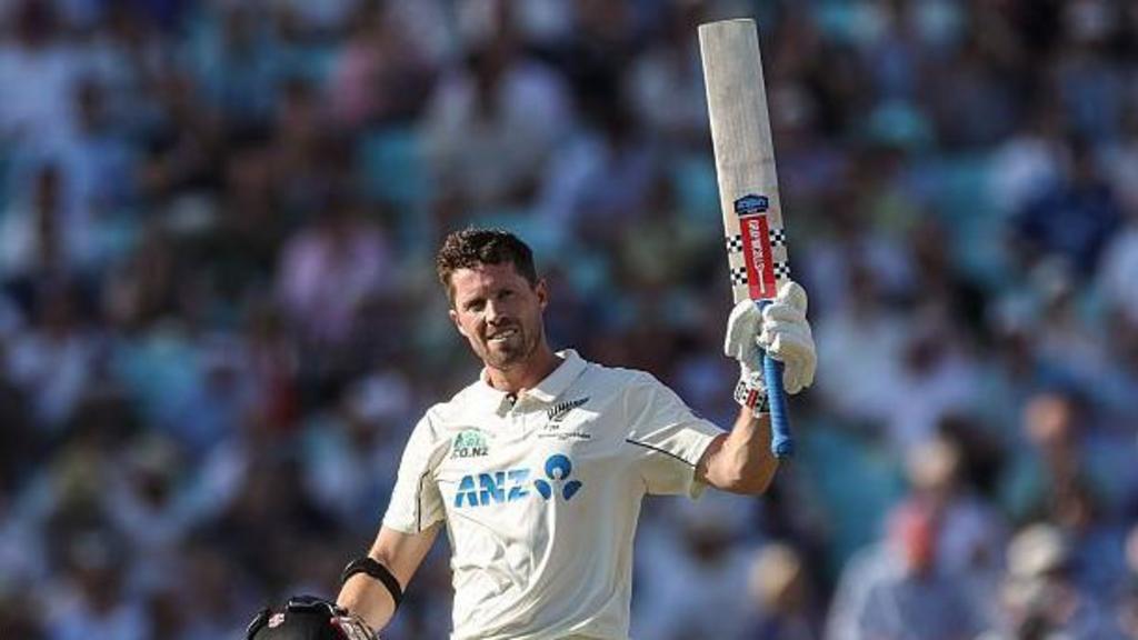 Somerset sign Nicholls for title push