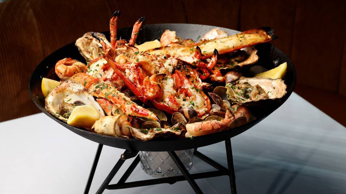 Iconic seafood chain brings back controversial deal amid closures