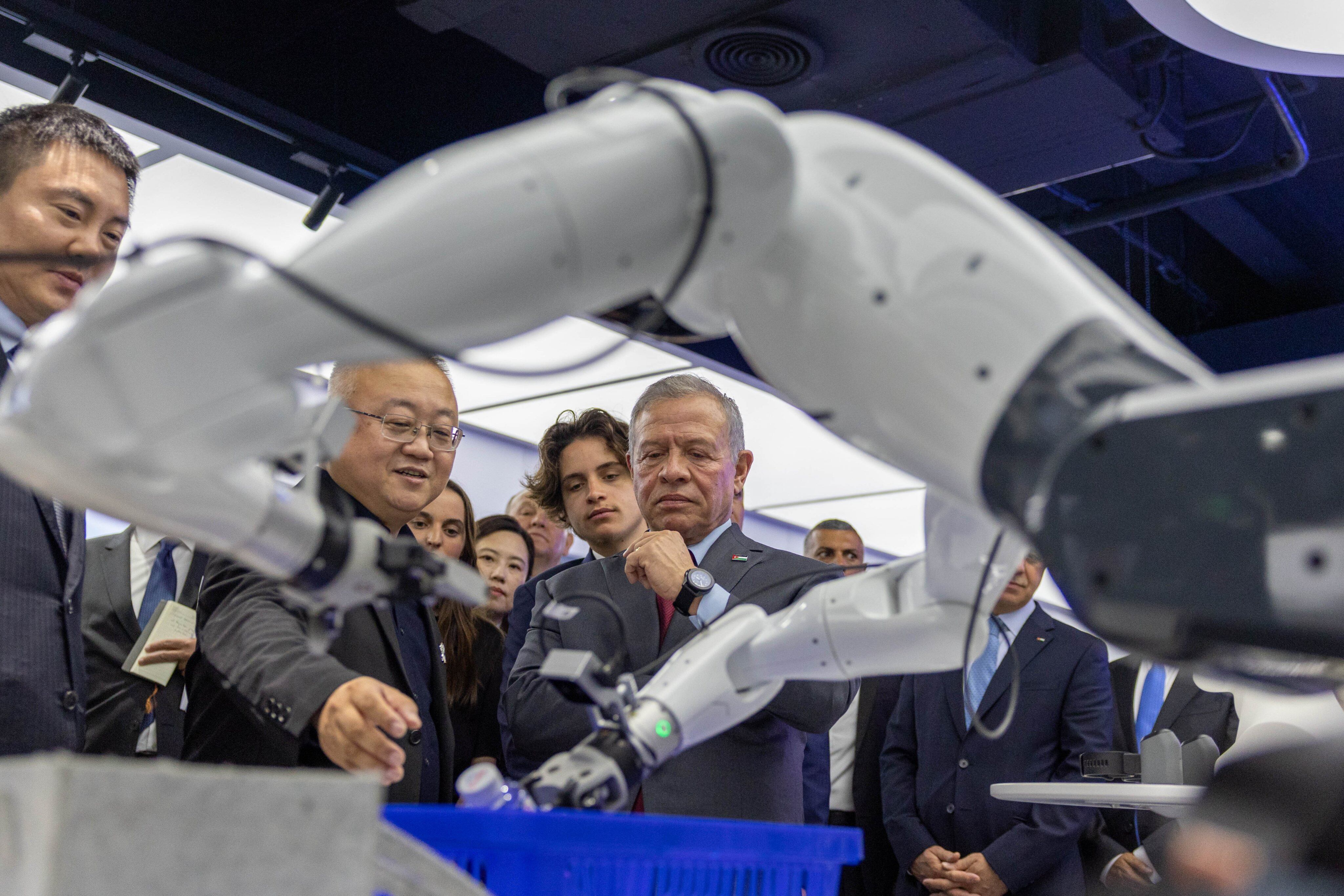 Jordan's King Abdullah meets Chinese business leaders in Shanghai