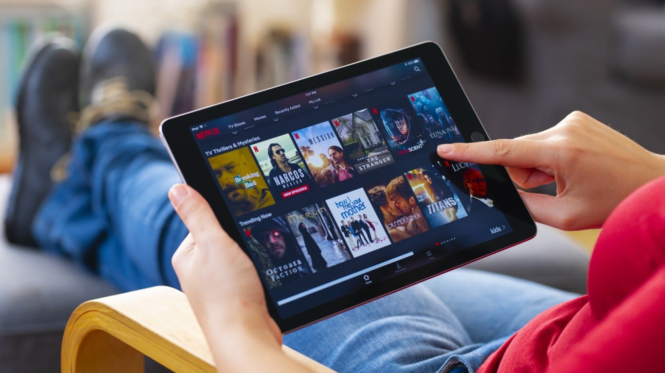 Netflix Climbs 4% on Ackman’s Return, Still Down 16% in 2026