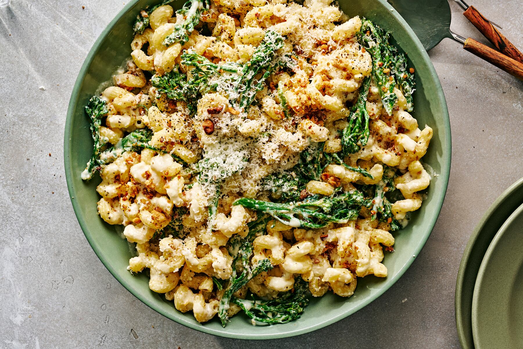 Walnut-ricotta pesto pasta