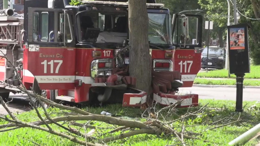 2 Chicago firefighters taken to hospital after fire engine collides with pickup truck on West Side