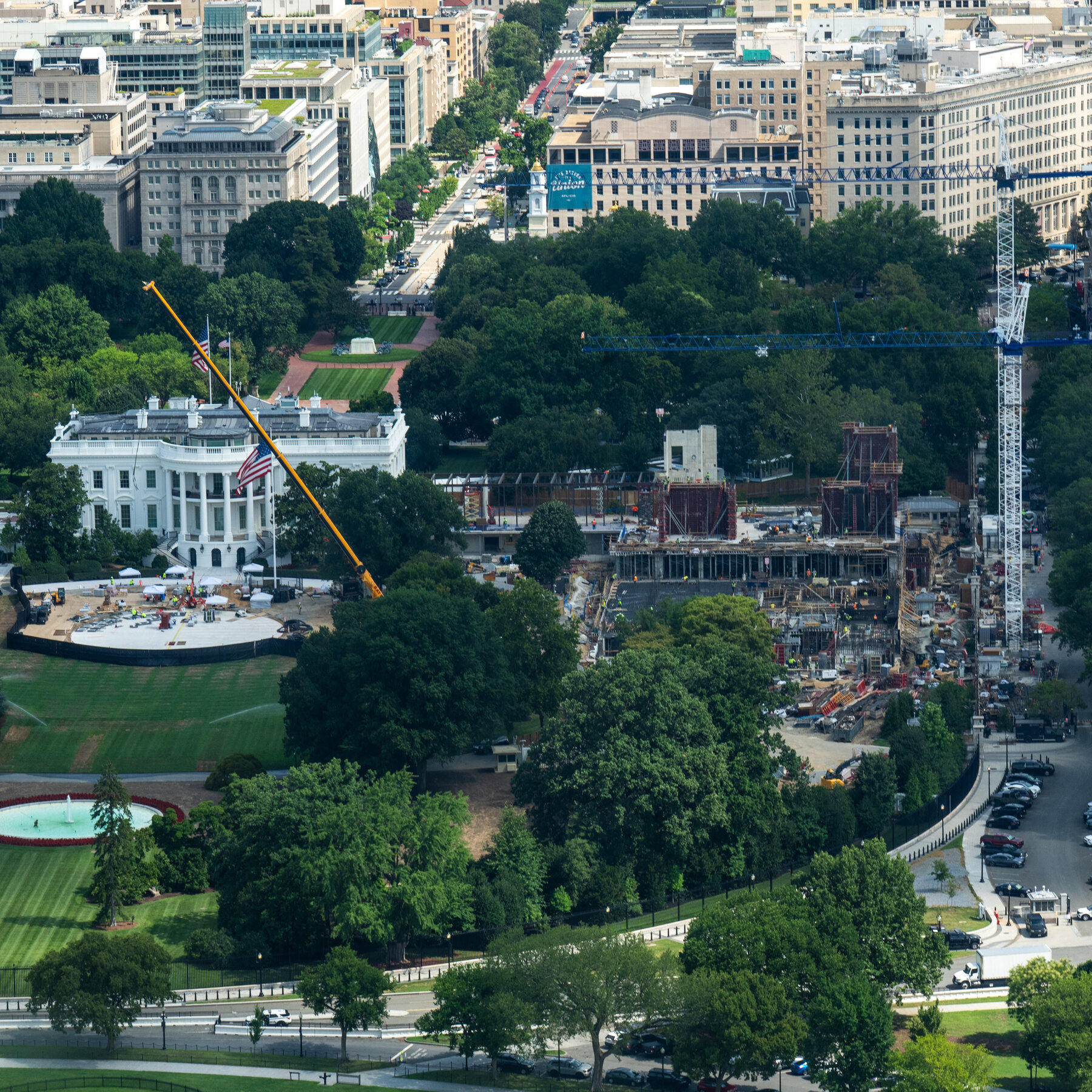 Trump’s Ballroom Is Rising at Breakneck Speed: 20 Hours a Day, 7 Days a Week