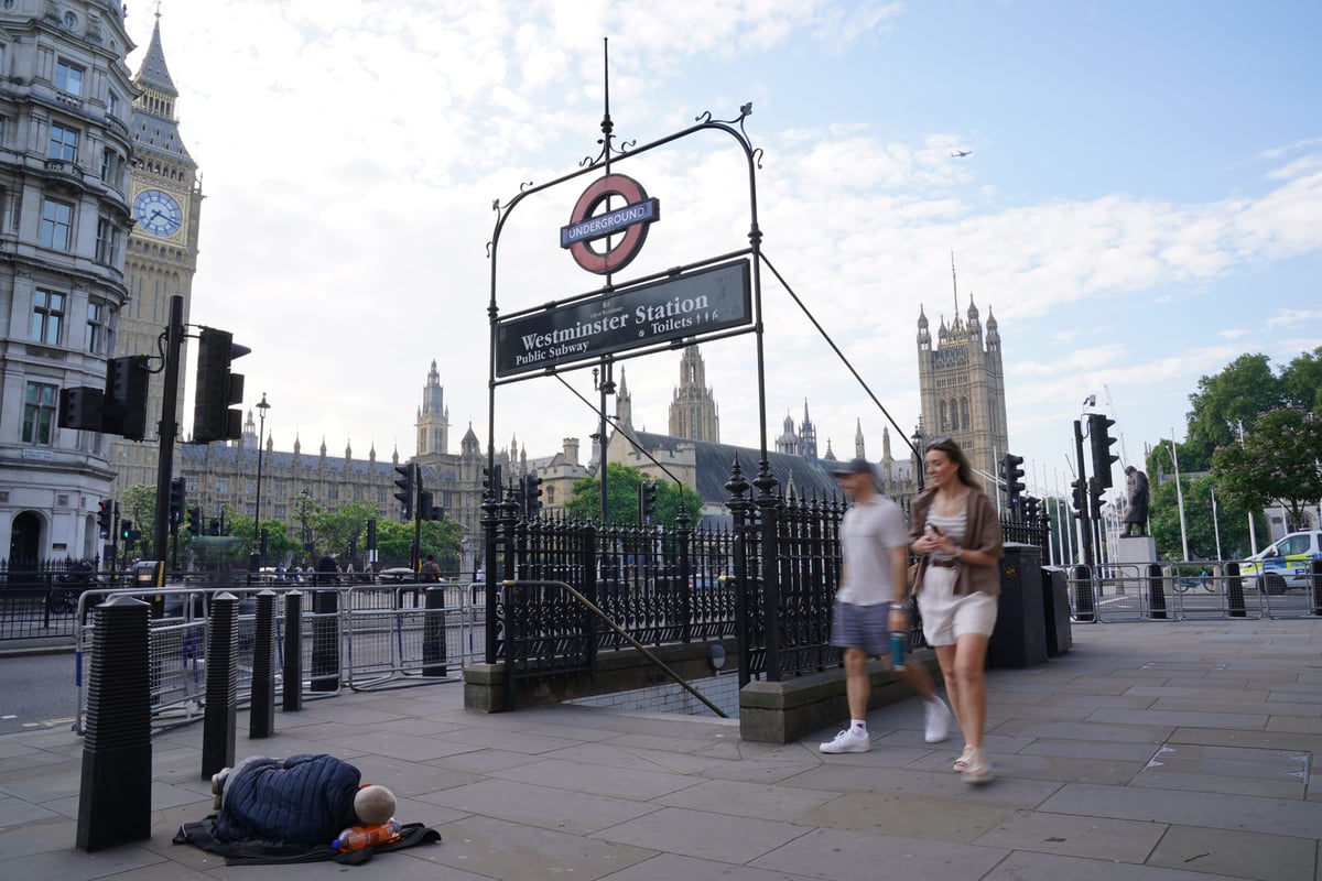 PM announces drive to get thousands of rough sleepers off streets for Christmas