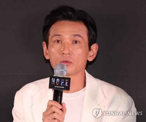 Actor Hwang Jung-min faces trial involving woman claiming private relationship