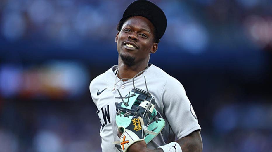 Yankees' Jazz Chisholm boots routine grounder, immediately blames umpire as replay tells another story