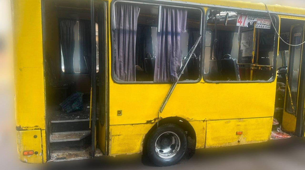 Russian drone attacks fixed-route minibus in Kherson: four killed, four injured – photos