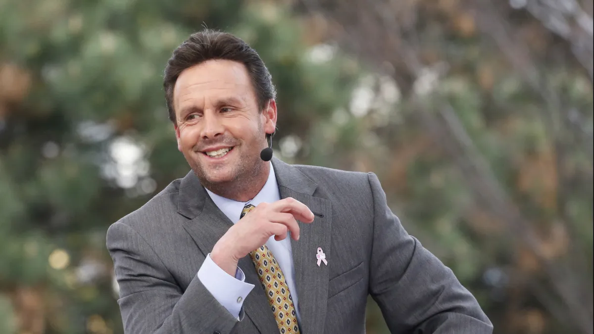 Why Karl Ravech is calling Little League World Series games despite layoff from ESPN