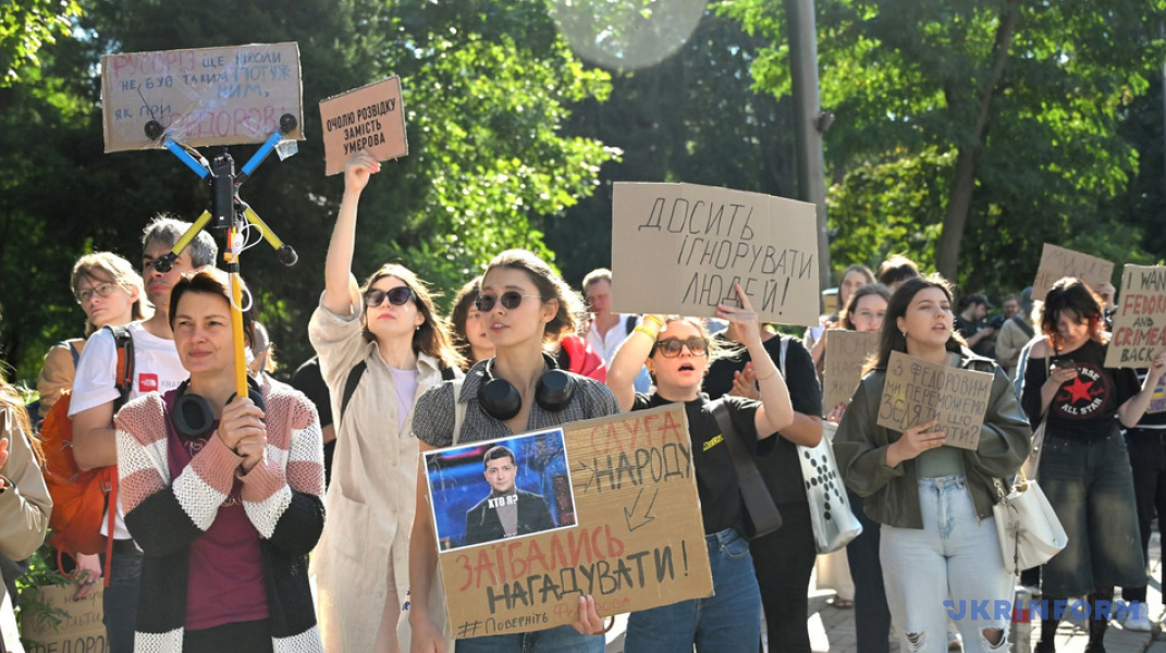 Protesters greet Khmara's appointment as defence minister with chants of "Shame", vow to continue protests – photos