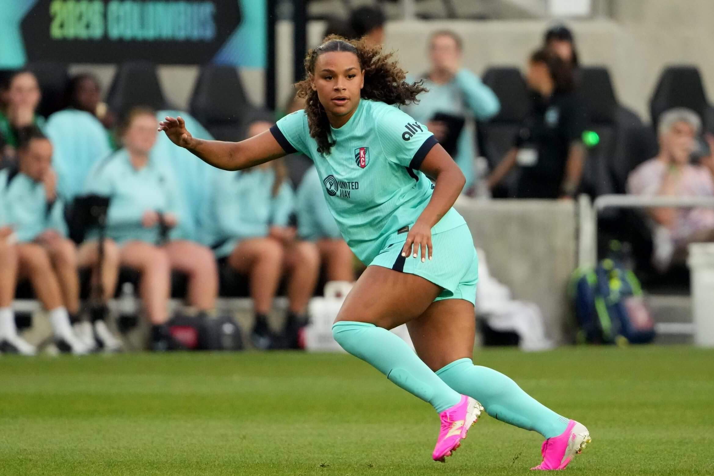 USWNT's Michelle Cooper flouts NWSL’s Nike cleats policy: ‘Shop New Balance’