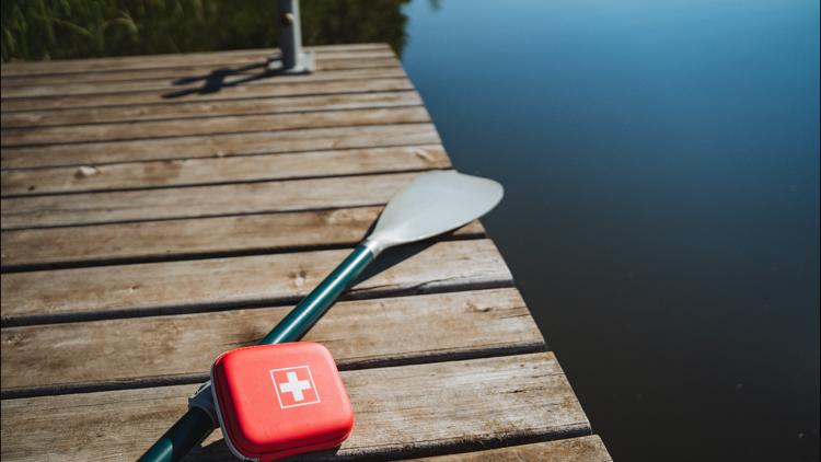 Man dies after canoe capsizes on Lake Montclair