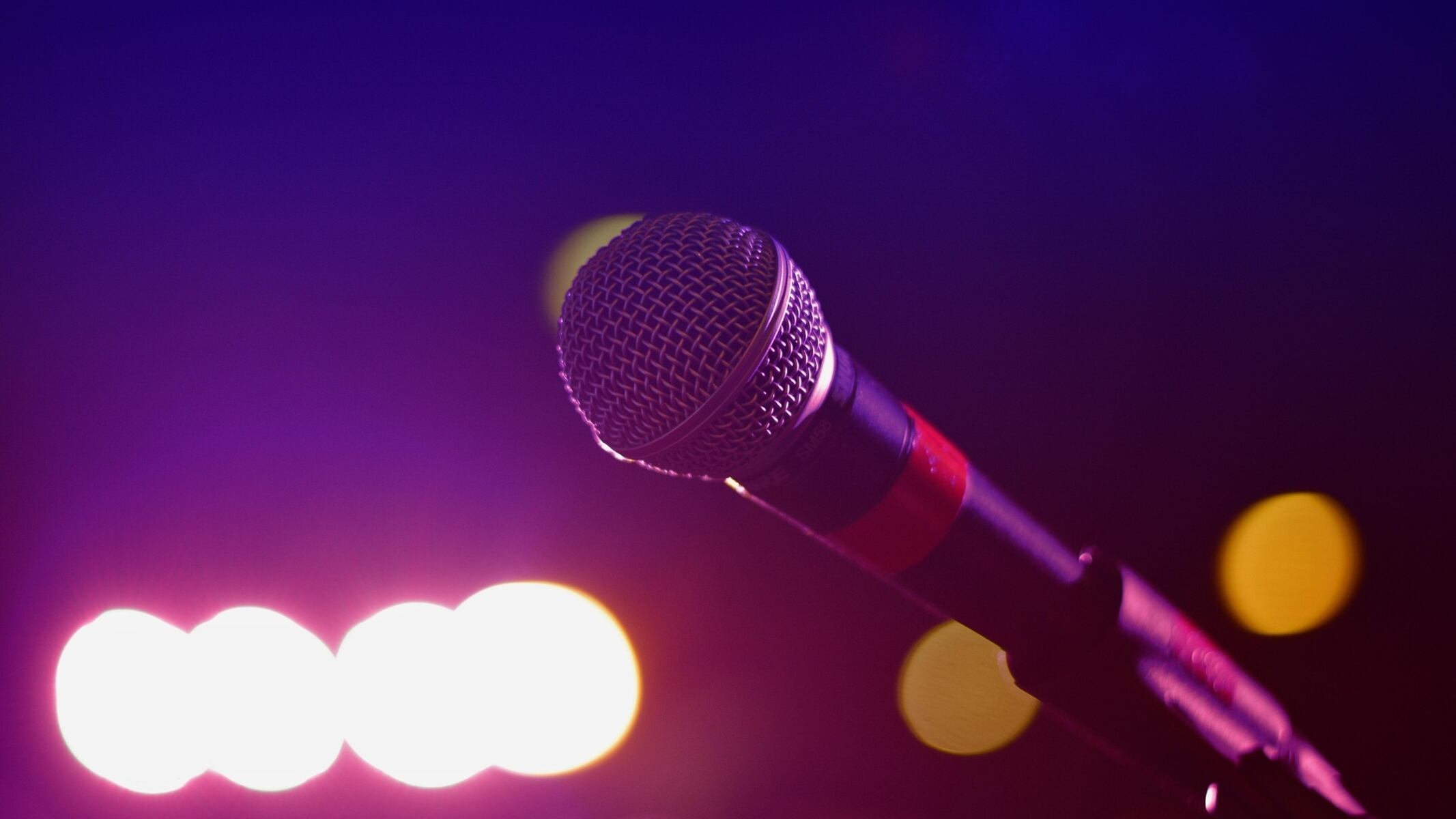 Beloved singer, 32, abruptly postpones shows amid medical emergency