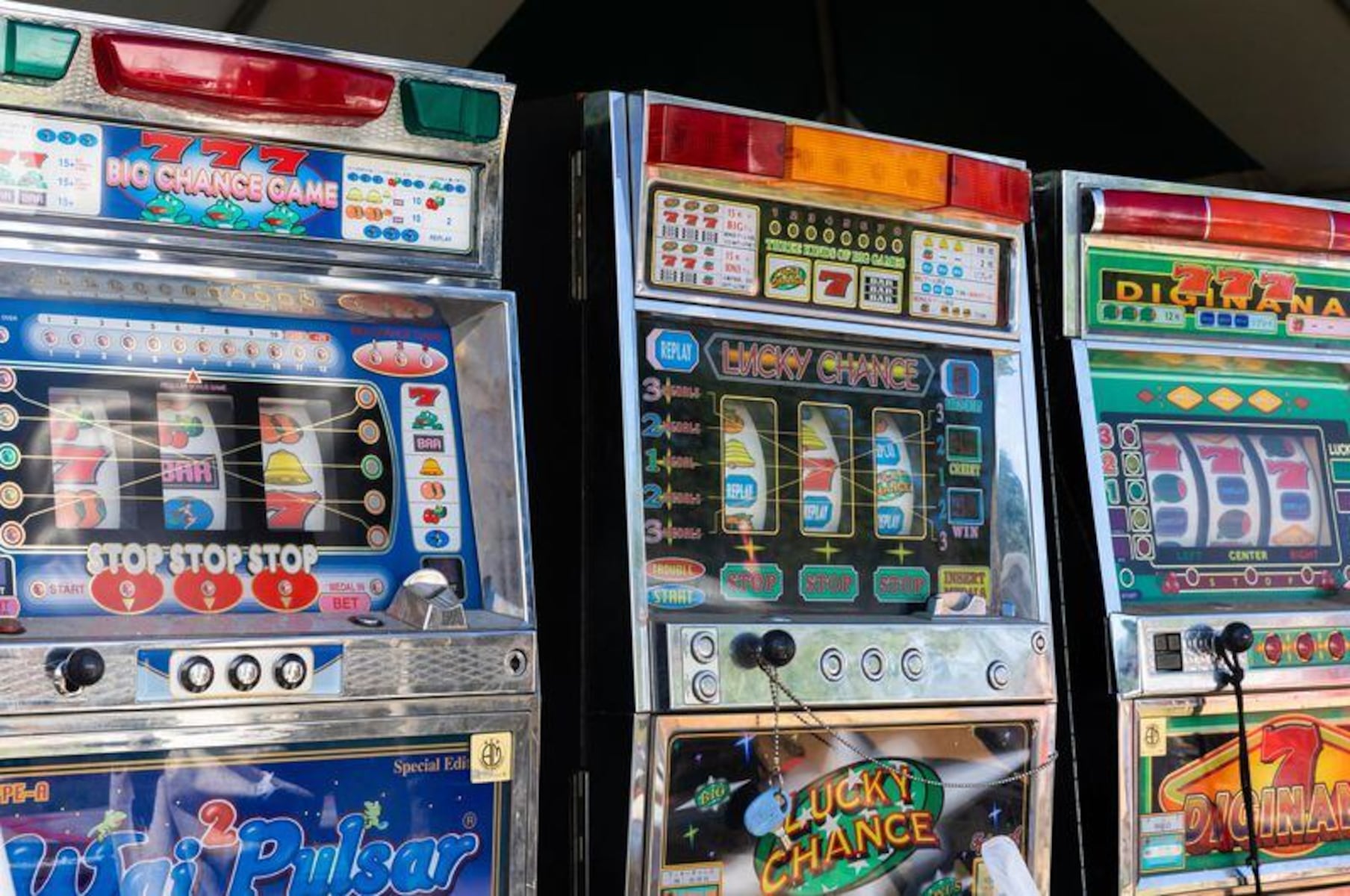 Gaming officials seize suspected illegal slot machines from Muskegon bar