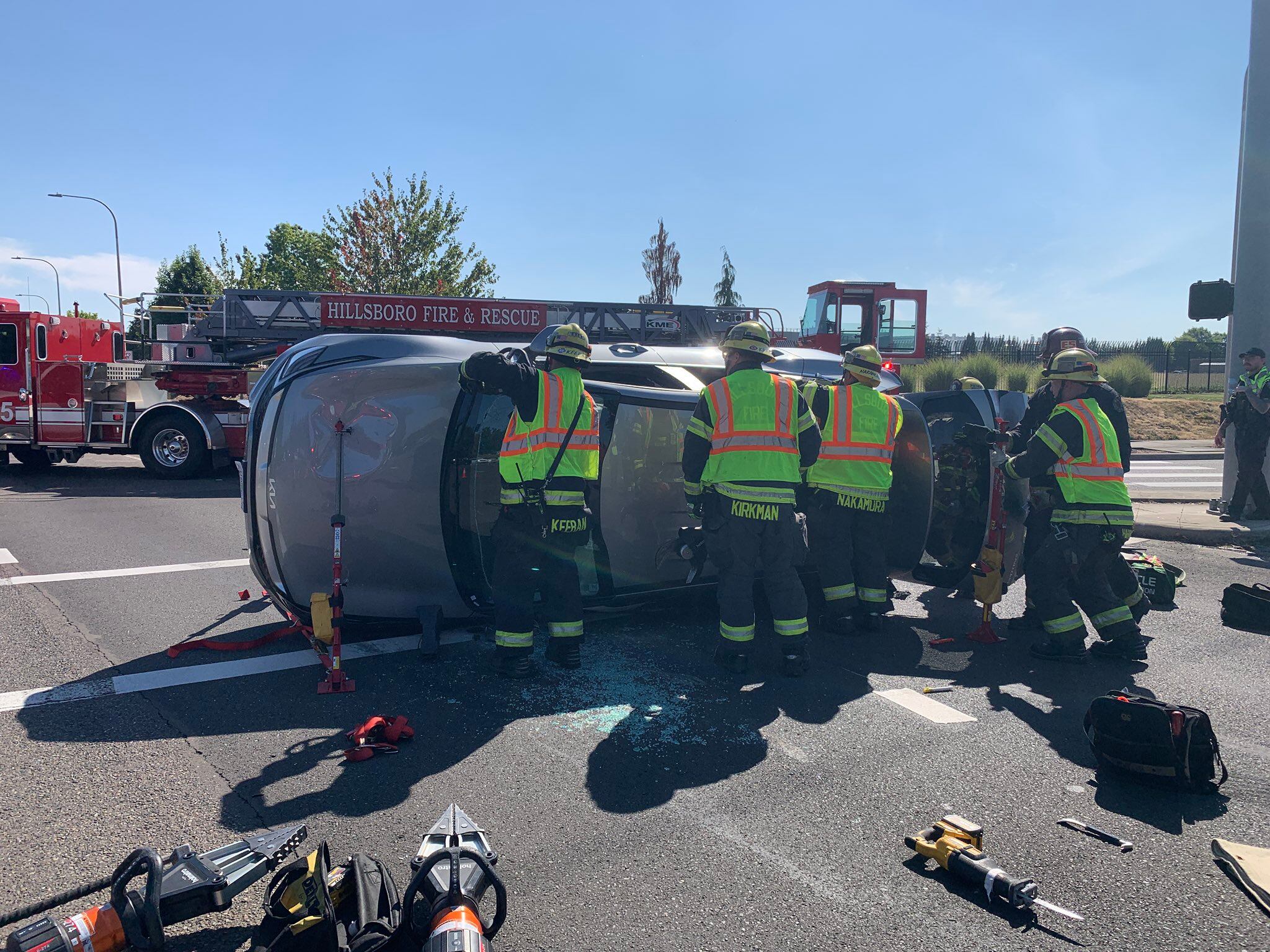 1 person hurt after rollover crash in Hillsboro