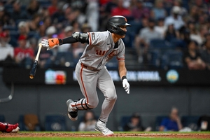 Lee Jung-hoo collects 37th multi-hit game