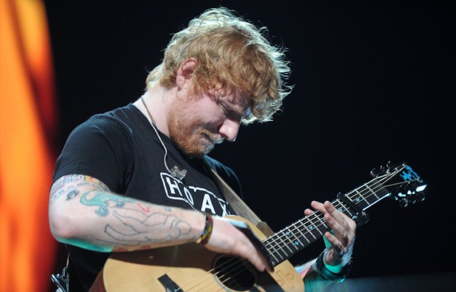 Ed Sheeran joins in on karaoke night at a Detroit sushi bar
