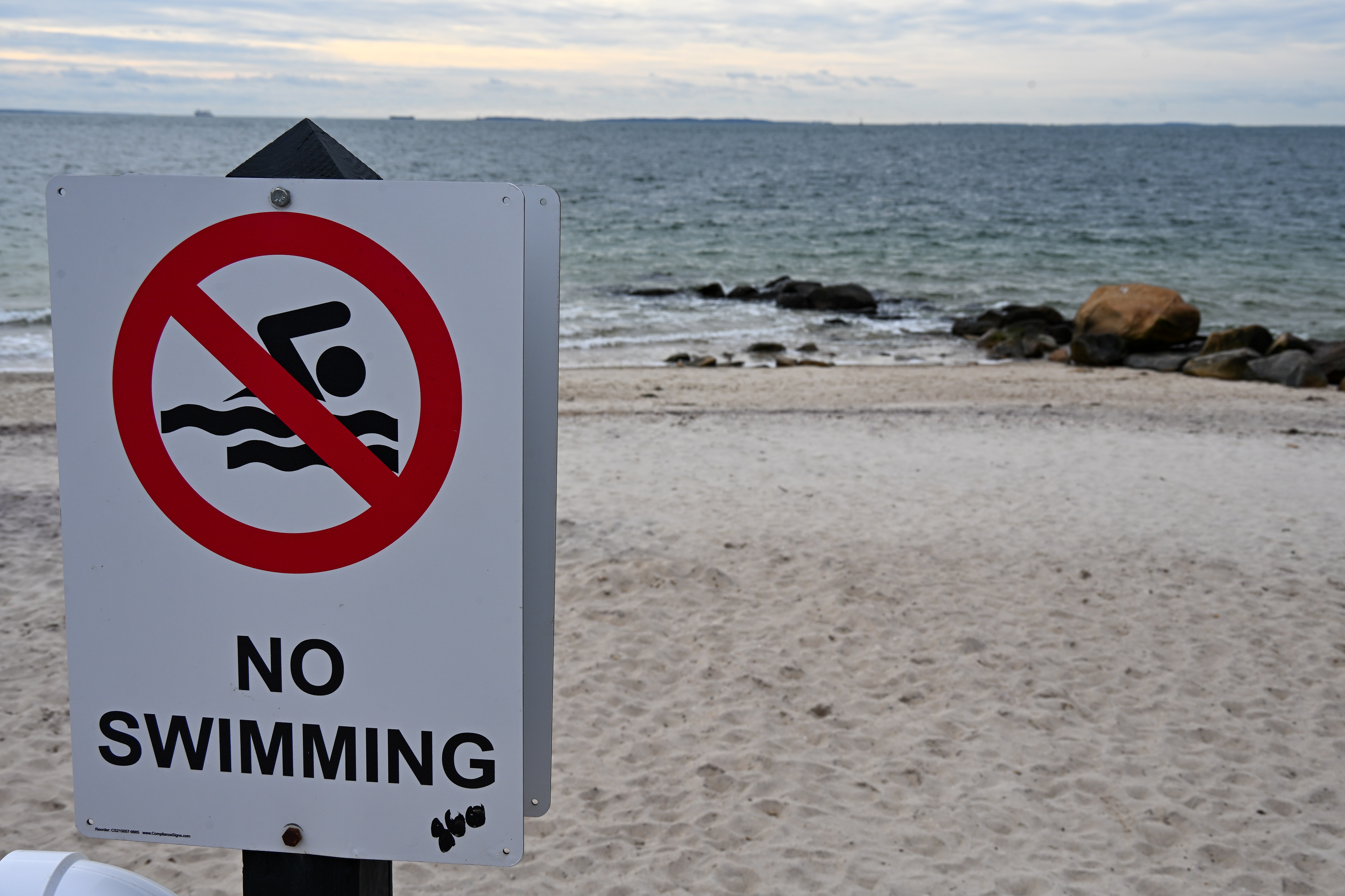 ‘Do not swim’ warning at THREE beaches in English holiday hotspot after ‘disgusting’ sewage spill