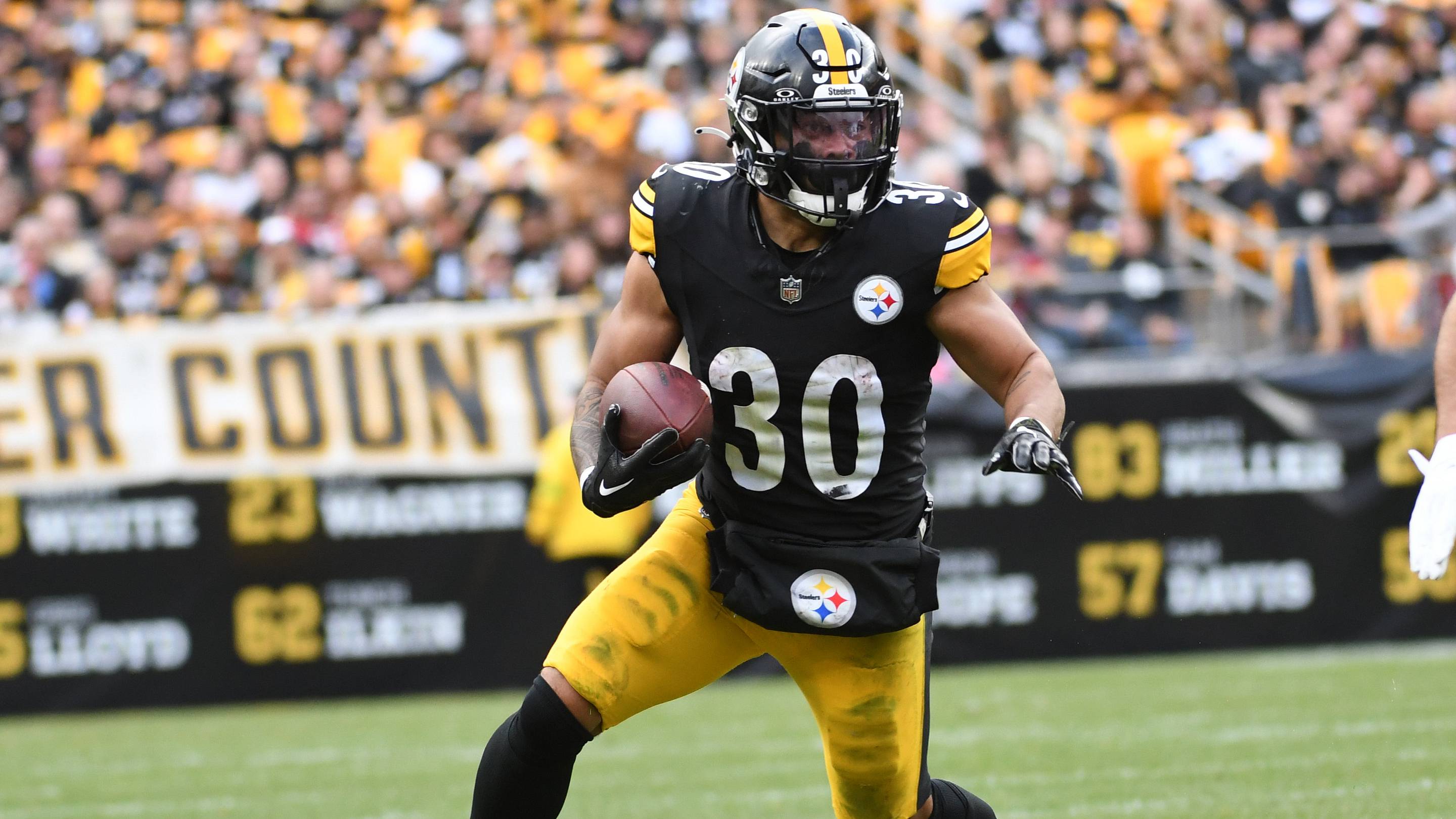 Jaylen Warren vs. Jadarian Price: Who is the Better Fantasy Football Pick?
