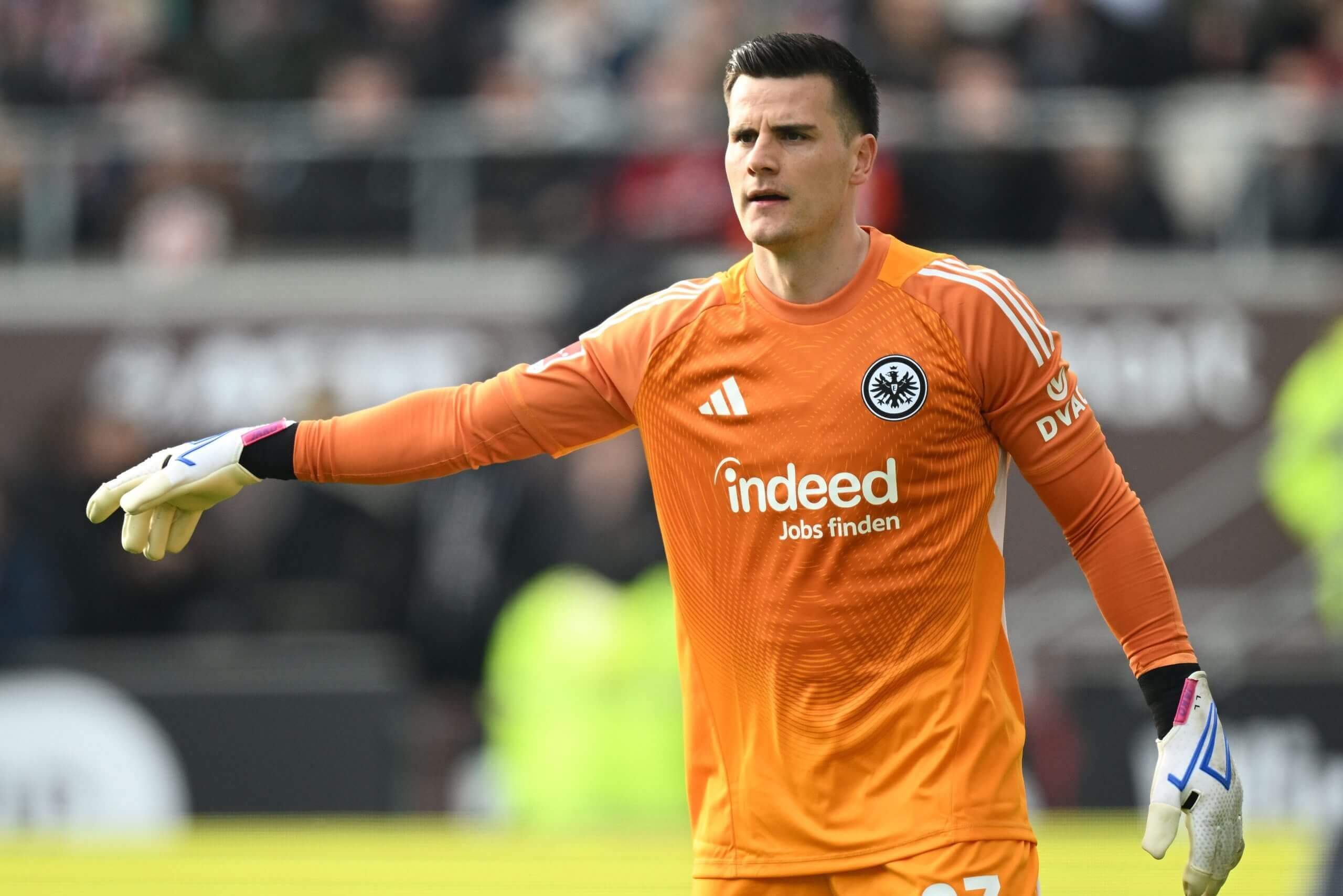Leeds close to reaching agreement to sign Eintracht Frankfurt goalkeeper Michael Zetterer