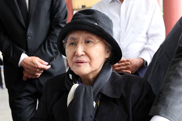 [KBS EXCLUSIVE] Prosecutors Raid Home of Late Ex-Pres. Roh Tae-woo's Wife in Slush Fund Case