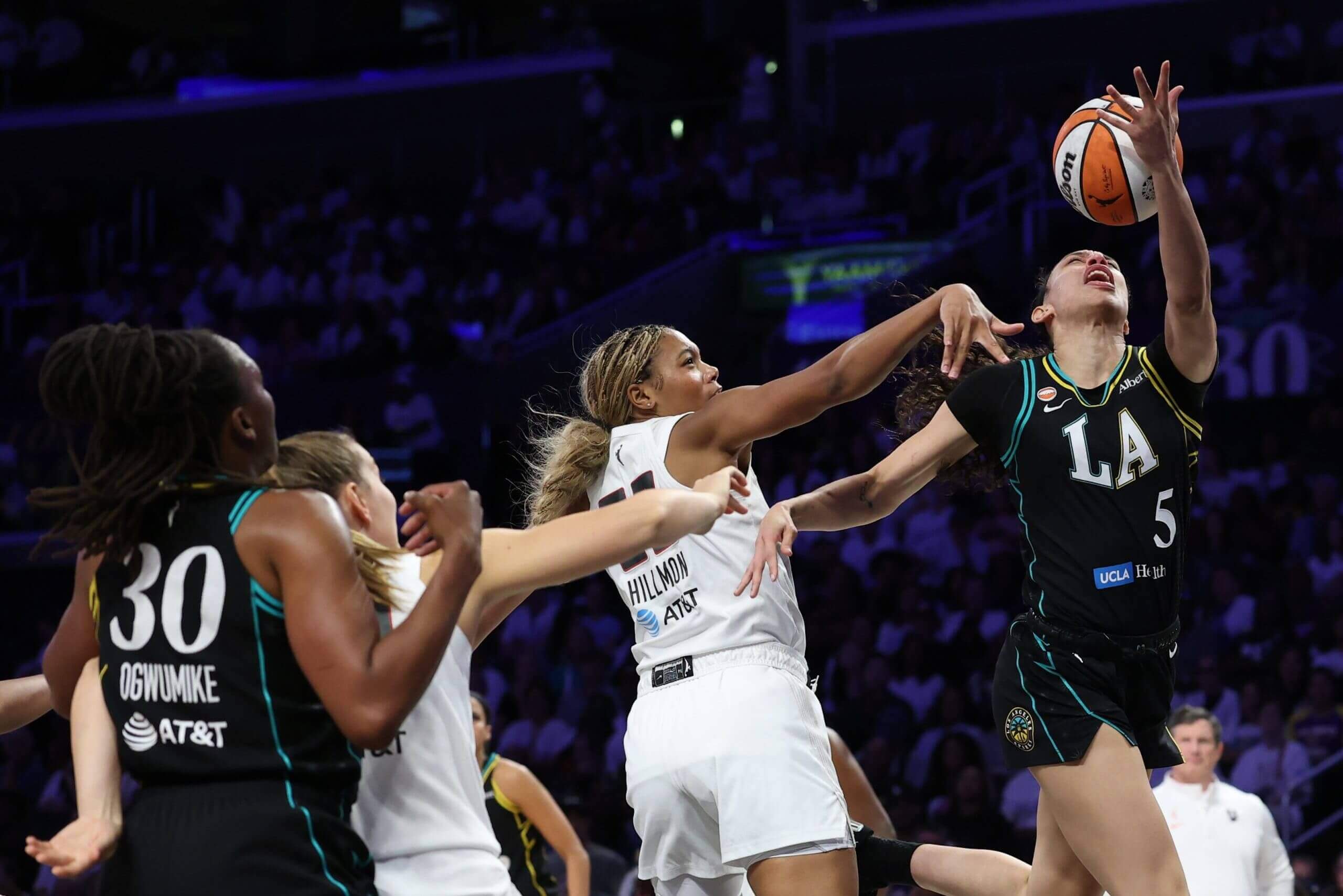 Sex toy thrown onto court during Dream-Sparks game