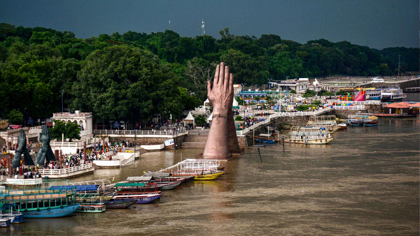 Varanasi ghats hit by rising Ganga: Cremations move to rooftops, boat services stopped