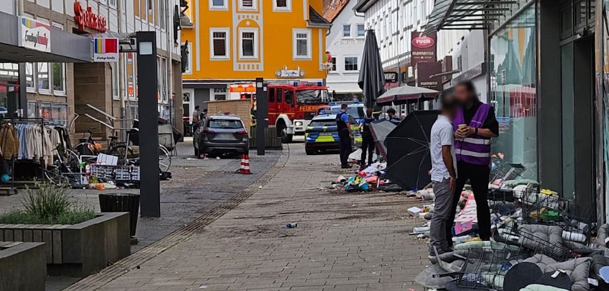 Autofahrer rast durch Fußgängerzone – er hatte laut Polizei medizinische Probleme