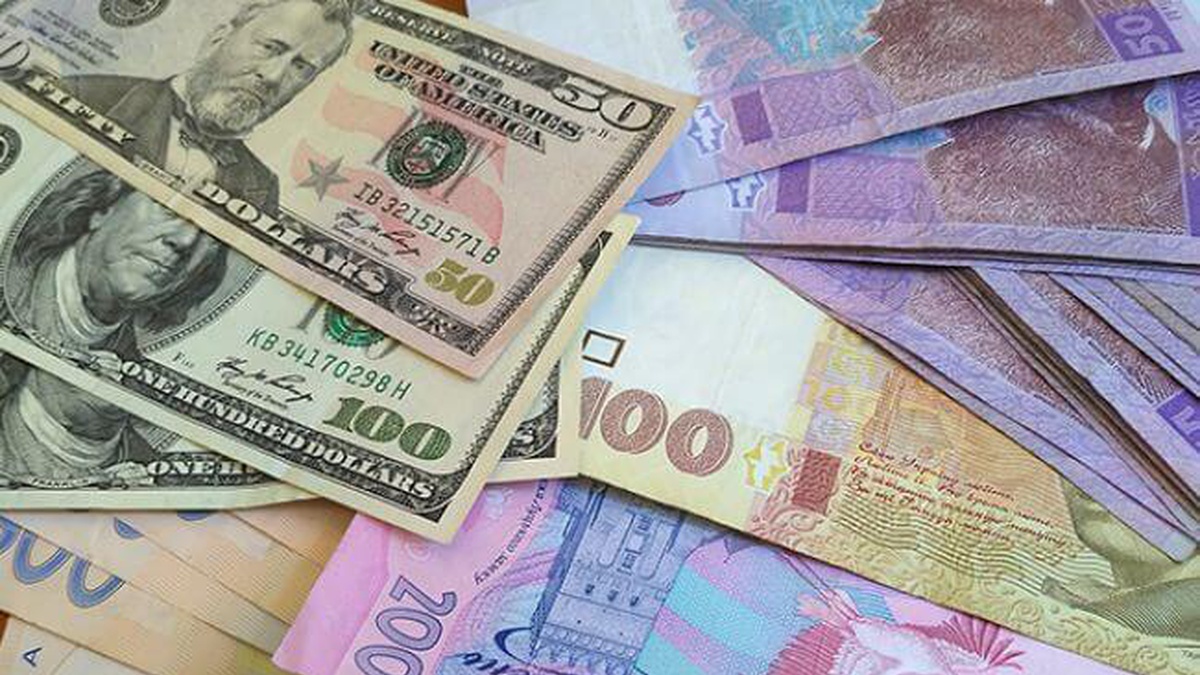Hryvnia hits all-time low against euro at 52.25 set for Monday